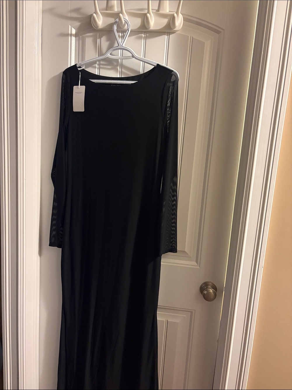 ReoRia Black Long Sleeve Maxi Dress